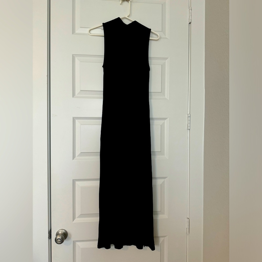 Wilfred Free. High-neck shift dress with slit.